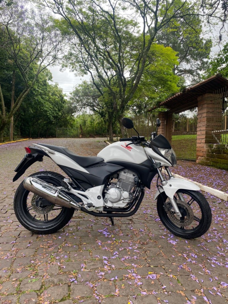 CB 300R  - 2012 - LAJEADO