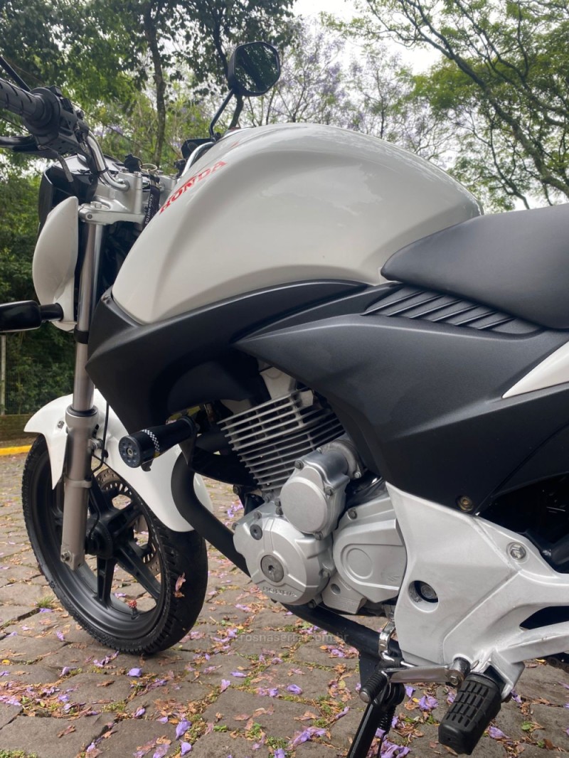 CB 300R  - 2012 - LAJEADO