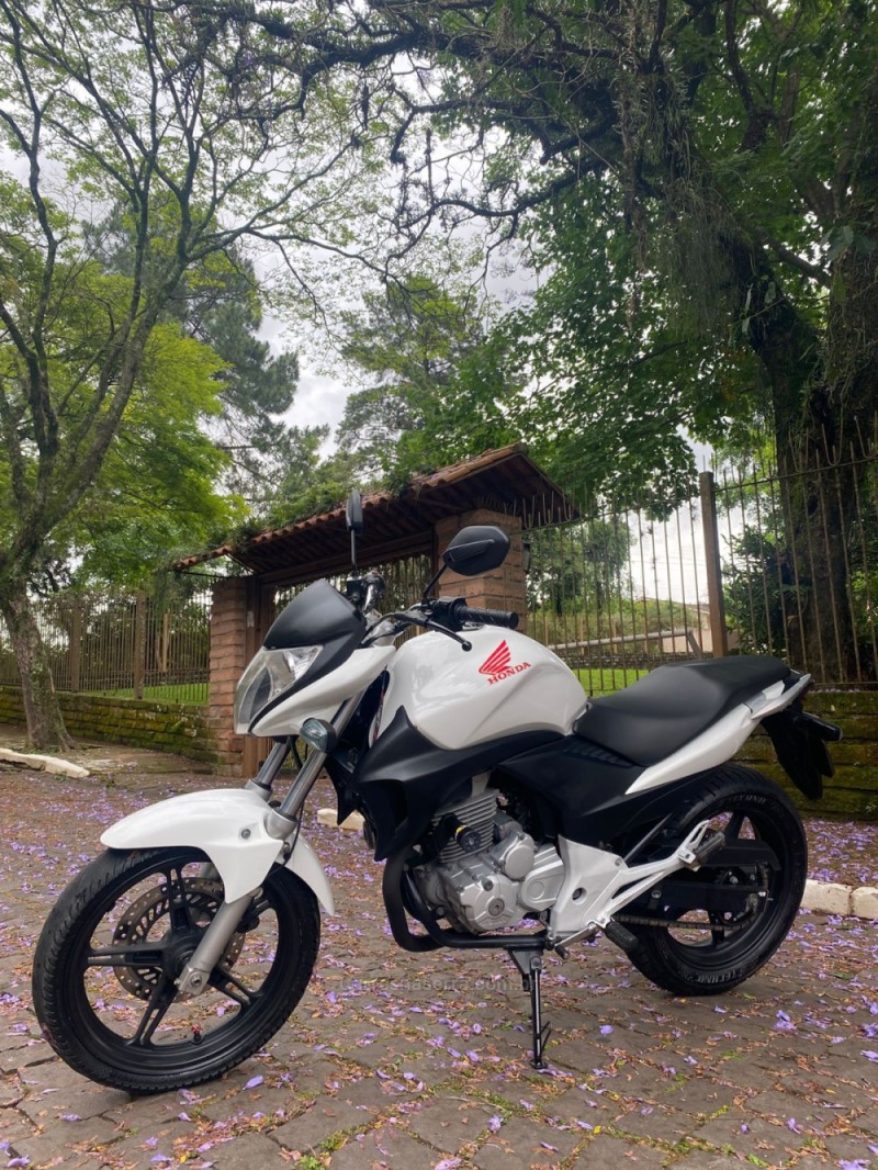 CB 300R  - 2012 - LAJEADO