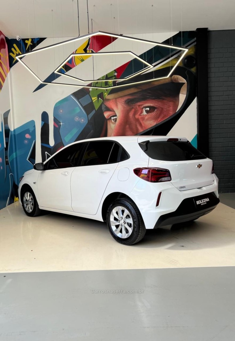 ONIX 1.0 LT 12V FLEX 4P MANUAL - 2023 - NOVO HAMBURGO