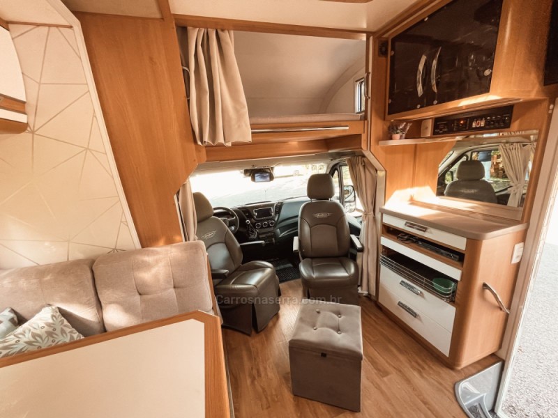 DAILY 55C16 CHASSI CABINE TURBO INTERCOOLER DIESEL 2P MANUAL - 2022 - CANELA