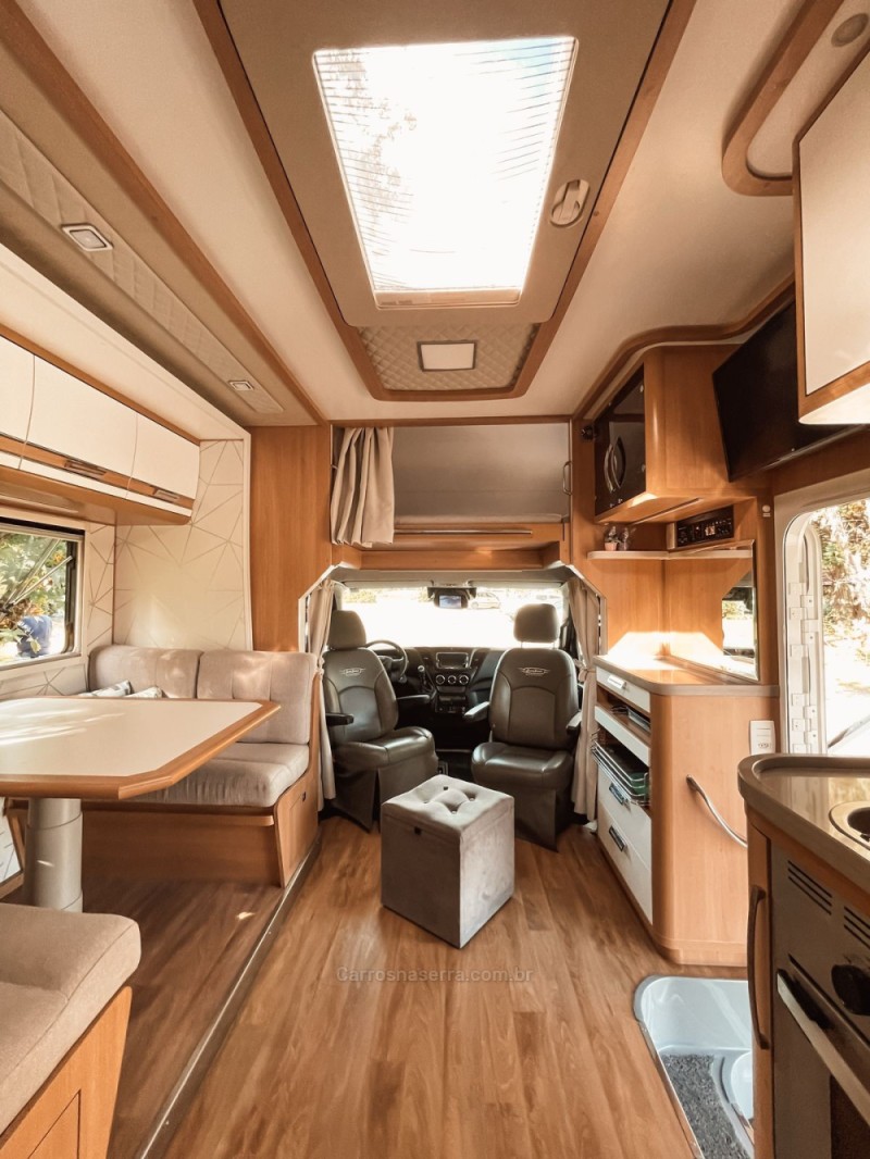 DAILY 55C16 CHASSI CABINE TURBO INTERCOOLER DIESEL 2P MANUAL - 2022 - CANELA