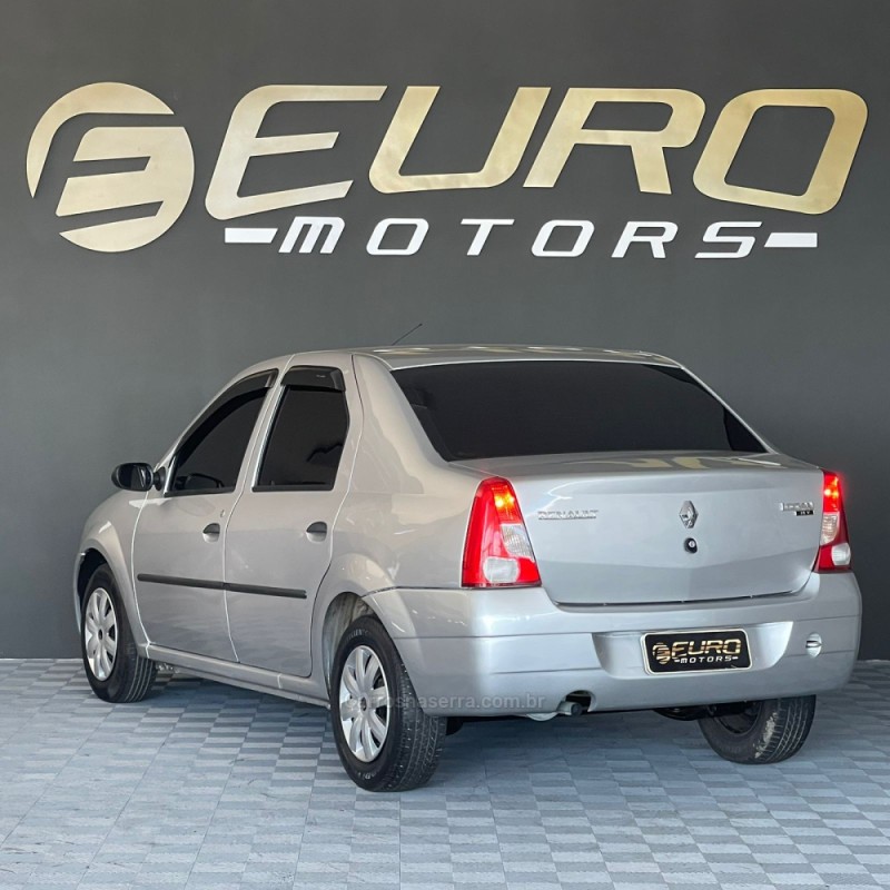 LOGAN 1.0 EXPRESSION 16V FLEX 4P MANUAL - 2009 - PORTãO