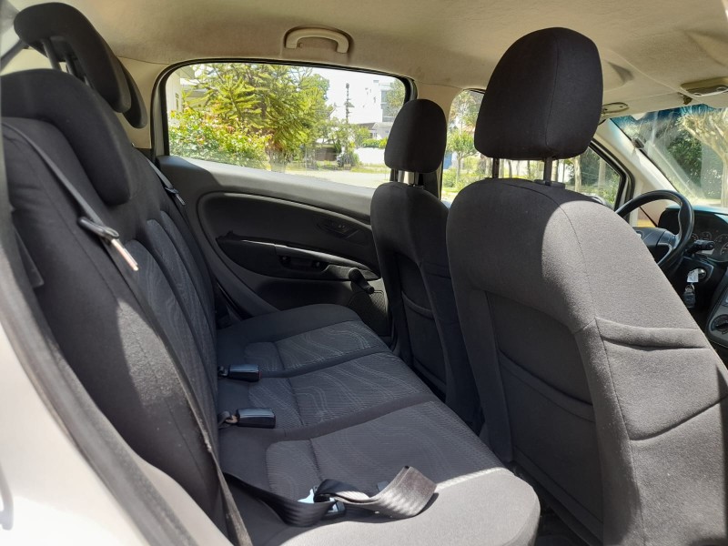 PUNTO 1.4 8V FLEX 4P MANUAL - 2009 - FARROUPILHA