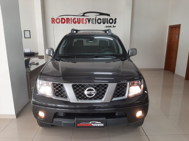 FRONTIER 2.5 LE ATTACK 4X4 CD TURBO ELETRONIC DIESEL 4P AUTOMÁTICO - 2013 - CAXIAS DO SUL