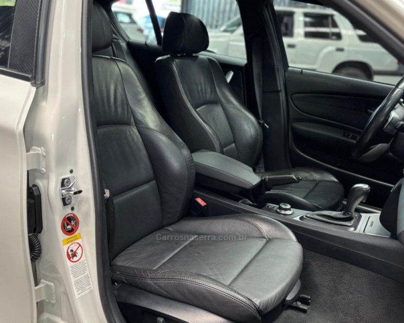 130I 3.0 SPORT HATCH 24V GASOLINA 4P AUTOMÁTICO - 2009 - VACARIA