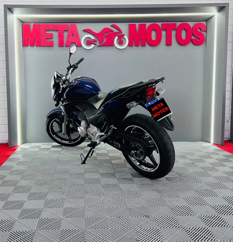 CB 300R  - 2011 - CAMPO BOM
