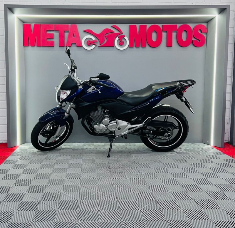 CB 300R  - 2011 - CAMPO BOM