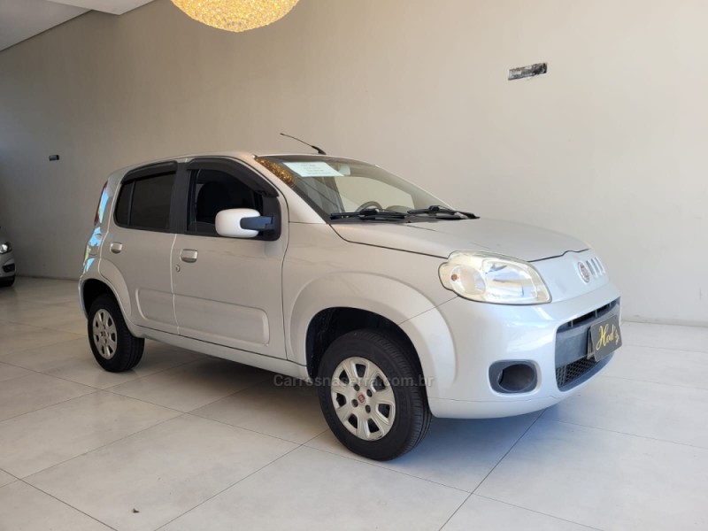 UNO 1.0 VIVACE 8V FLEX 4P MANUAL - 2012 - CANELA