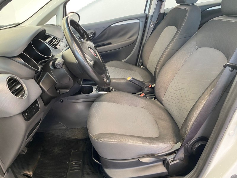 PUNTO 1.4 ATTRACTIVE ITALIA 8V FLEX 4P MANUAL - 2016 - CAXIAS DO SUL