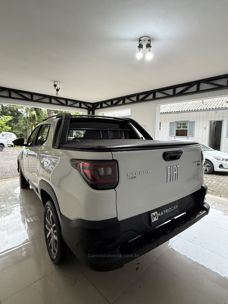 STRADA 1.3 VOLCANO CD 8V FLEX 4P AUTOMÁTICO - 2023 - CANELA