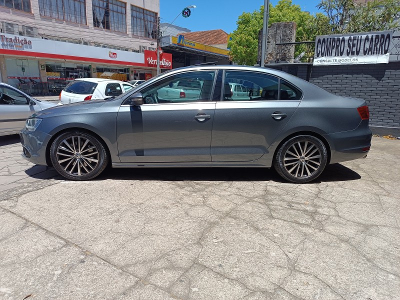 JETTA 2.0 TSI DSG HIGHLINE 200CV GASOLINA 4P AUTOMÁTICO - 2013 - FLORES DA CUNHA