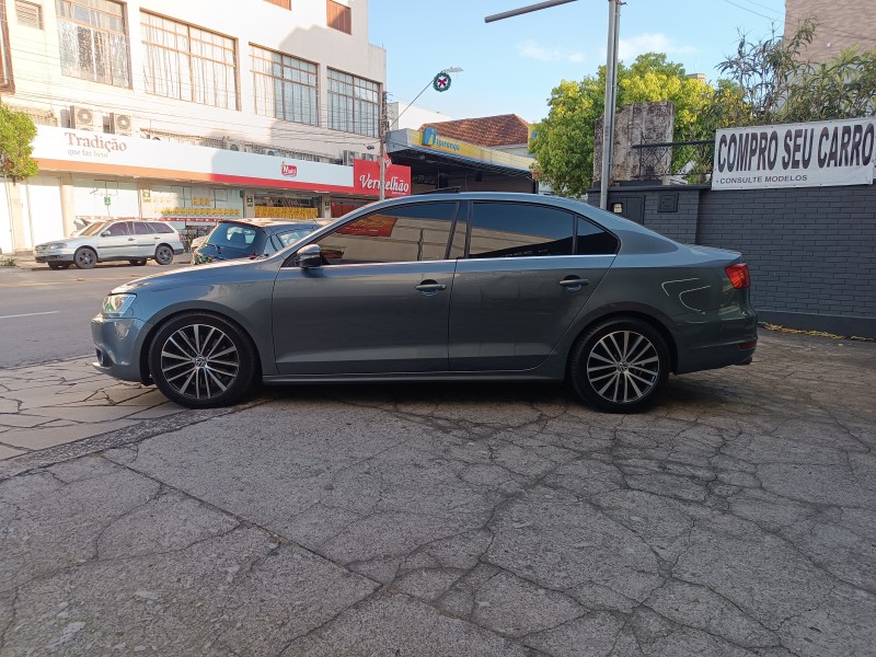 JETTA 2.0 TSI DSG HIGHLINE 200CV GASOLINA 4P AUTOMÁTICO - 2013 - FLORES DA CUNHA