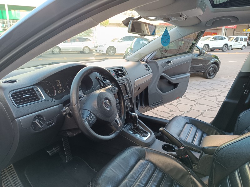 JETTA 2.0 TSI DSG HIGHLINE 200CV GASOLINA 4P AUTOMÁTICO - 2013 - FLORES DA CUNHA
