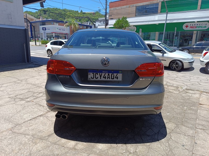 JETTA 2.0 TSI DSG HIGHLINE 200CV GASOLINA 4P AUTOMÁTICO - 2013 - FLORES DA CUNHA