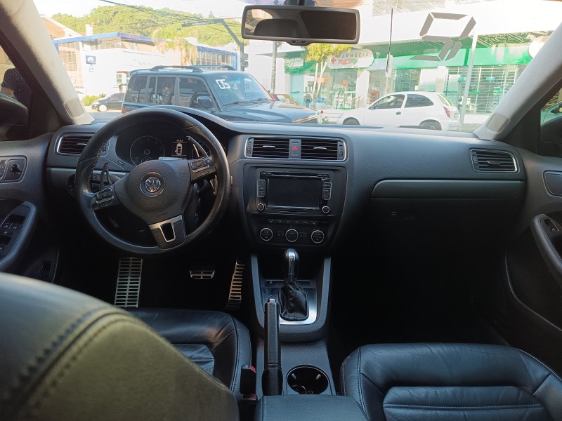 JETTA 2.0 TSI DSG HIGHLINE 200CV GASOLINA 4P AUTOMÁTICO - 2013 - FLORES DA CUNHA