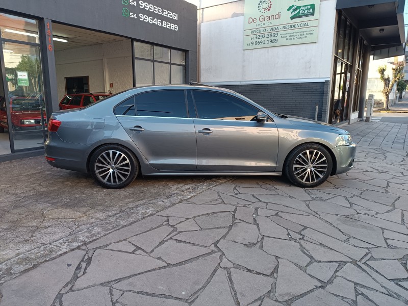 JETTA 2.0 TSI DSG HIGHLINE 200CV GASOLINA 4P AUTOMÁTICO - 2013 - FLORES DA CUNHA