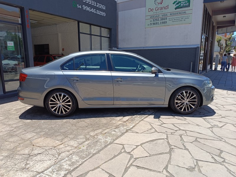 JETTA 2.0 TSI DSG HIGHLINE 200CV GASOLINA 4P AUTOMÁTICO - 2013 - FLORES DA CUNHA