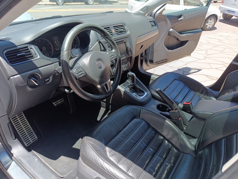 JETTA 2.0 TSI DSG HIGHLINE 200CV GASOLINA 4P AUTOMÁTICO - 2013 - FLORES DA CUNHA