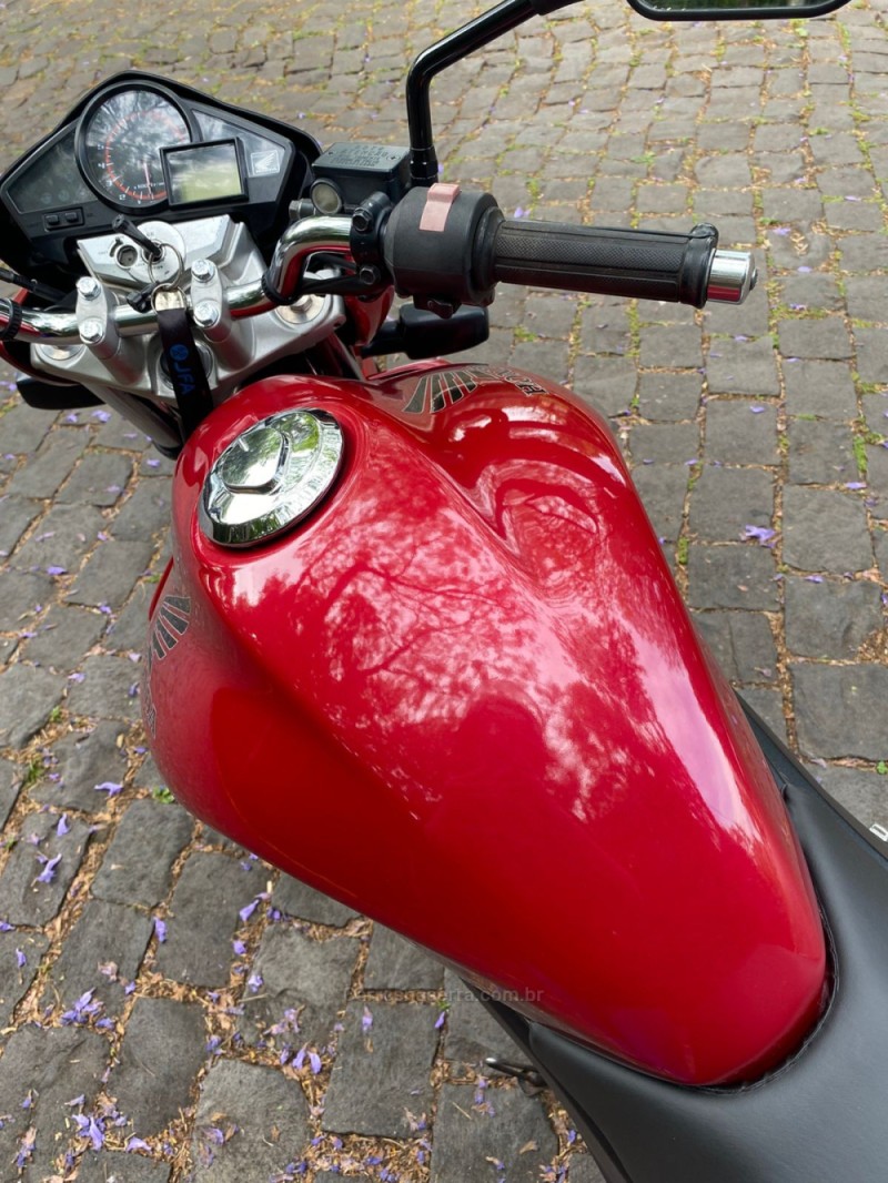 CB 300R  - 2013 - LAJEADO