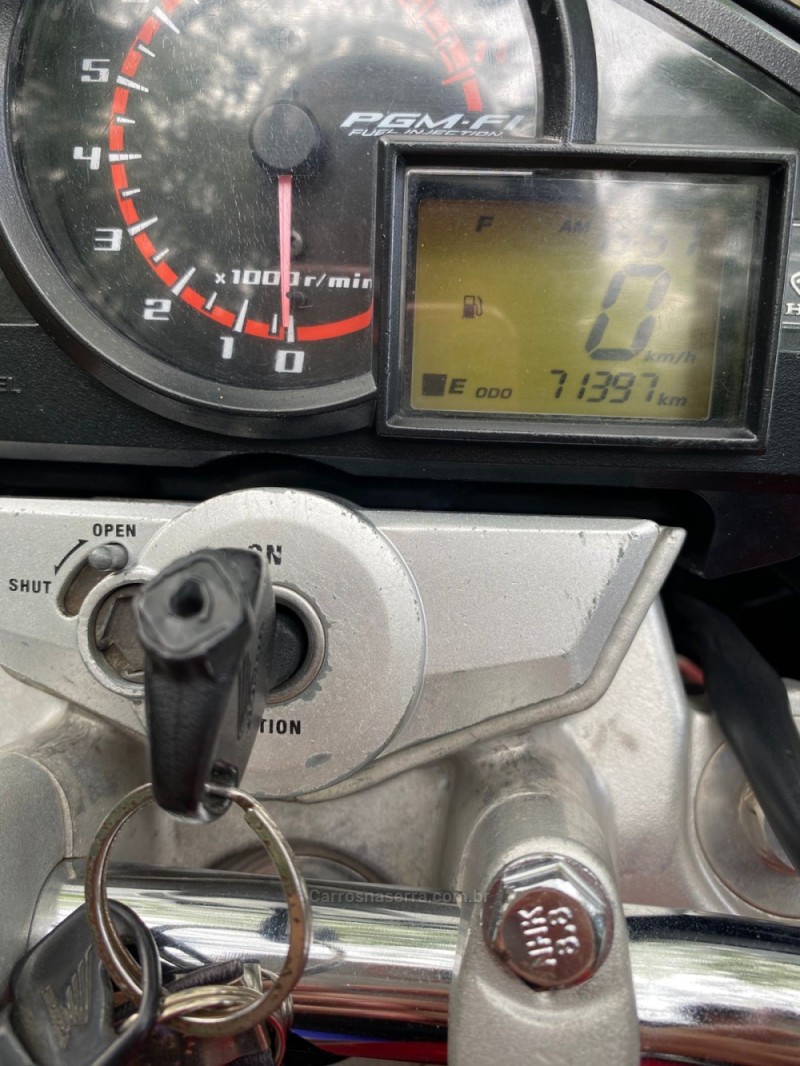 CB 300R  - 2013 - LAJEADO