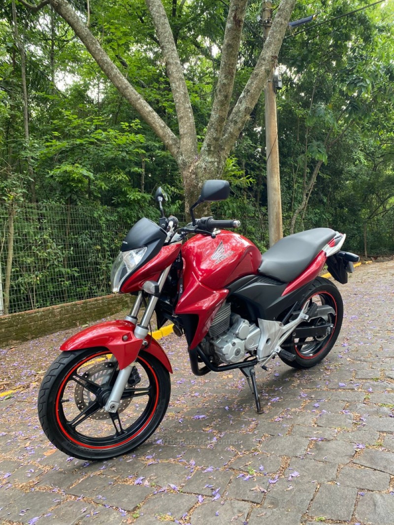 CB 300R  - 2013 - LAJEADO