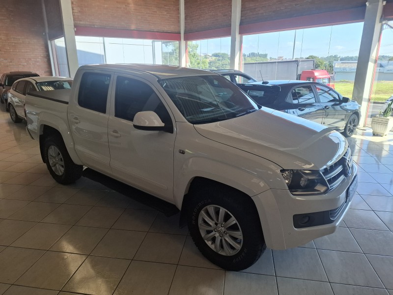 AMAROK 2.0 TRENDLINE 4X4 CD 16V TURBO INTERCOOLER DIESEL 4P AUTOMÁTICO - 2016 - FARROUPILHA
