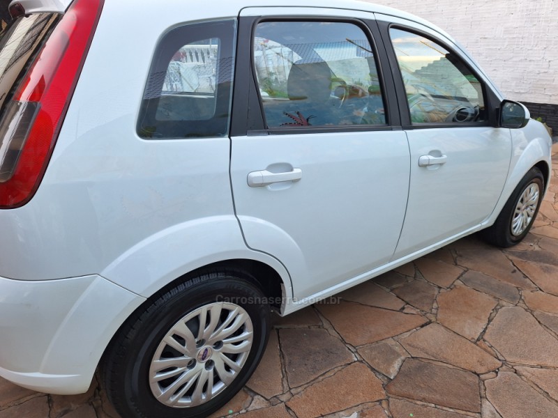 FIESTA 1.0 MPI 8V GASOLINA 4P MANUAL - 2014 - CAXIAS DO SUL