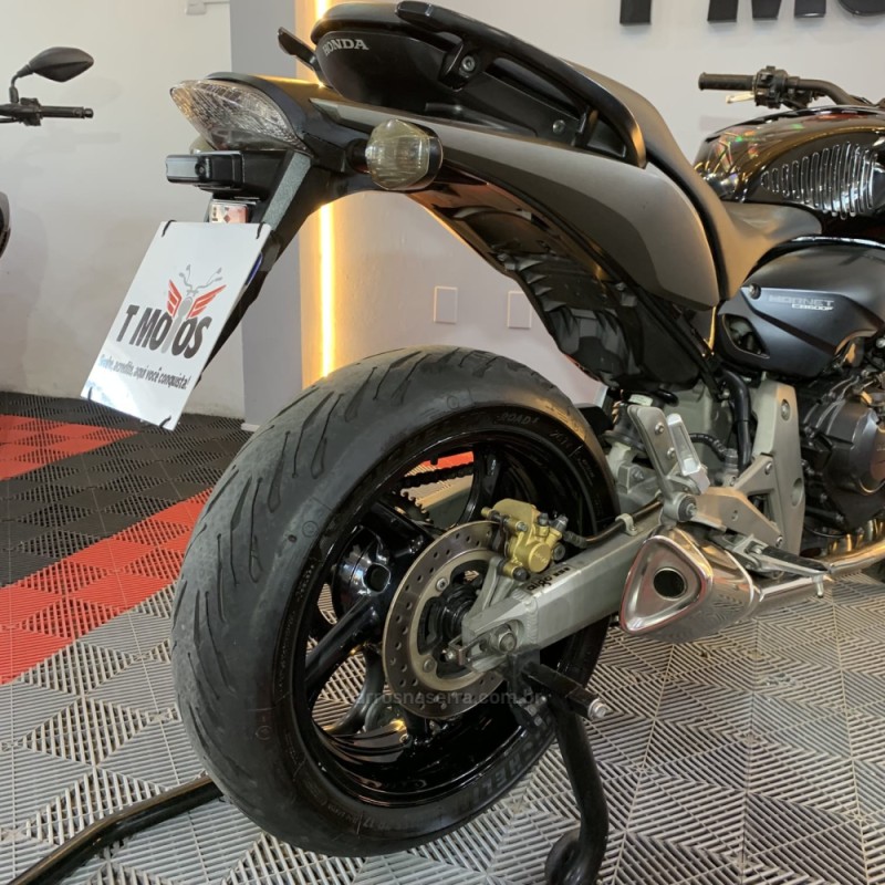 CB 600F HORNET - 2008 - PORTãO