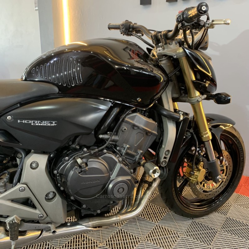 CB 600F HORNET - 2008 - PORTãO