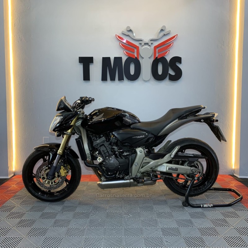 CB 600F HORNET - 2008 - PORTãO