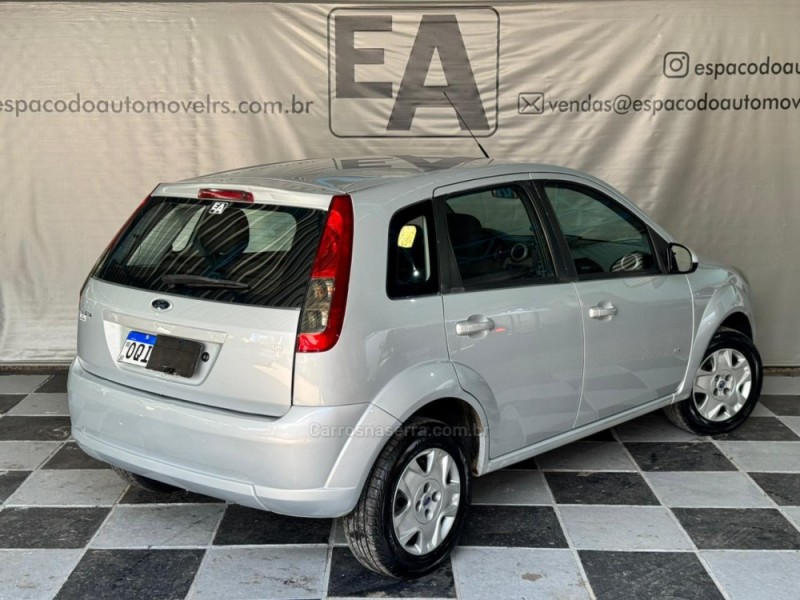 FIESTA 1.6 ROCAM SE 8V FLEX 4P MANUAL - 2014 - NOVA PRATA