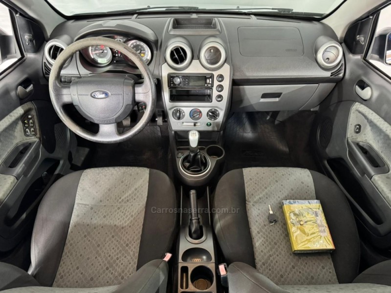 FIESTA 1.6 ROCAM SE 8V FLEX 4P MANUAL - 2014 - NOVA PRATA