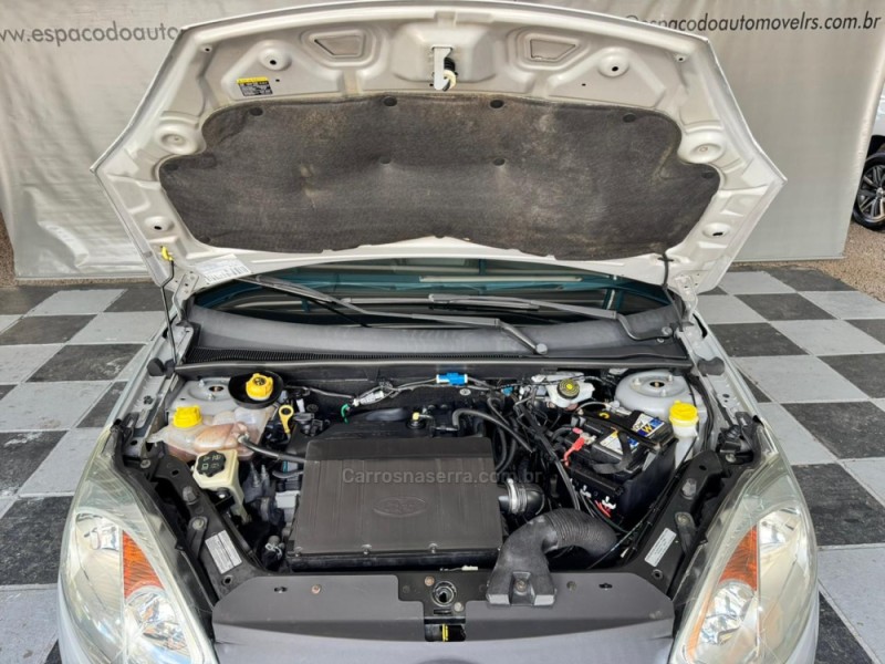 FIESTA 1.6 ROCAM SE 8V FLEX 4P MANUAL - 2014 - NOVA PRATA