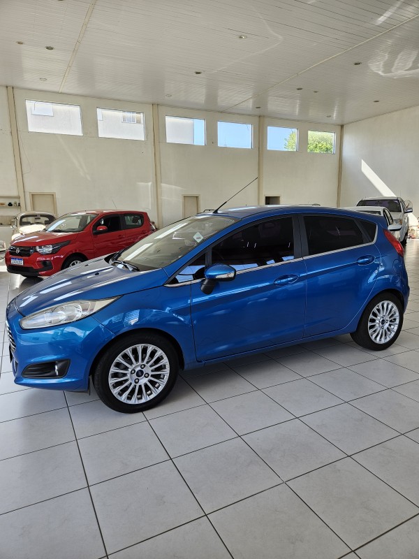 FIESTA 1.6 TITANIUM HATCH 16V FLEX 4P AUTOMÁTICO - 2015 - FARROUPILHA