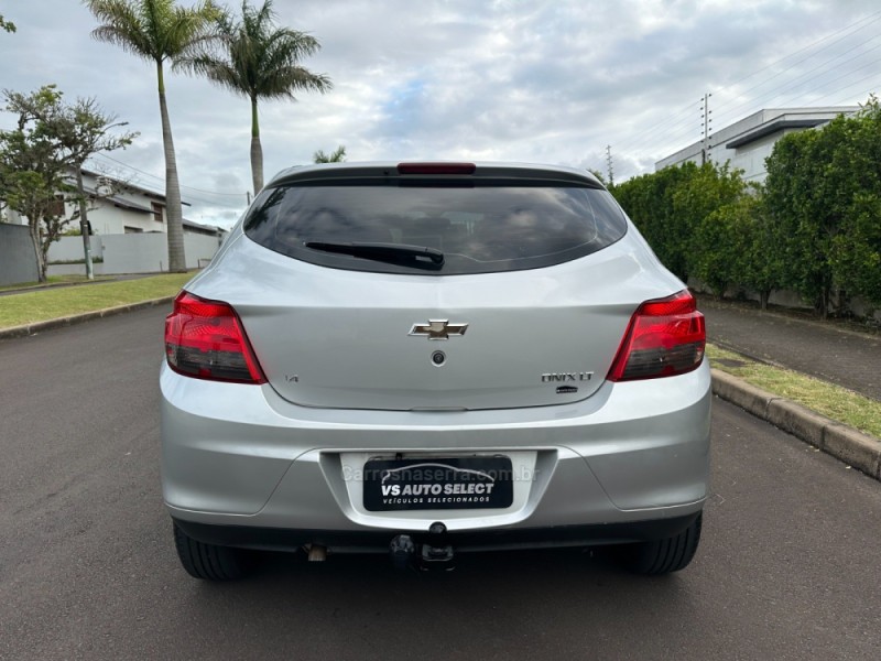 ONIX 1.4 MPFI LT 8V FLEX 4P MANUAL - 2015 - SãO LEOPOLDO