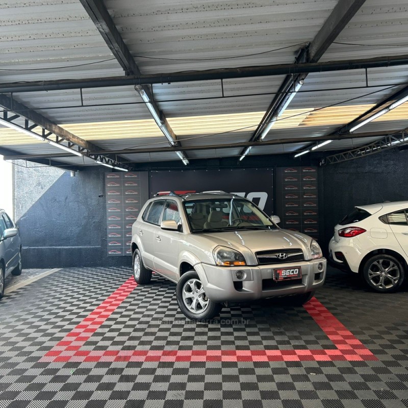 TUCSON 2.0 MPFI GL 16V 142CV 2WD GASOLINA 4P AUTOMÁTICO - 2010 - PASSO FUNDO