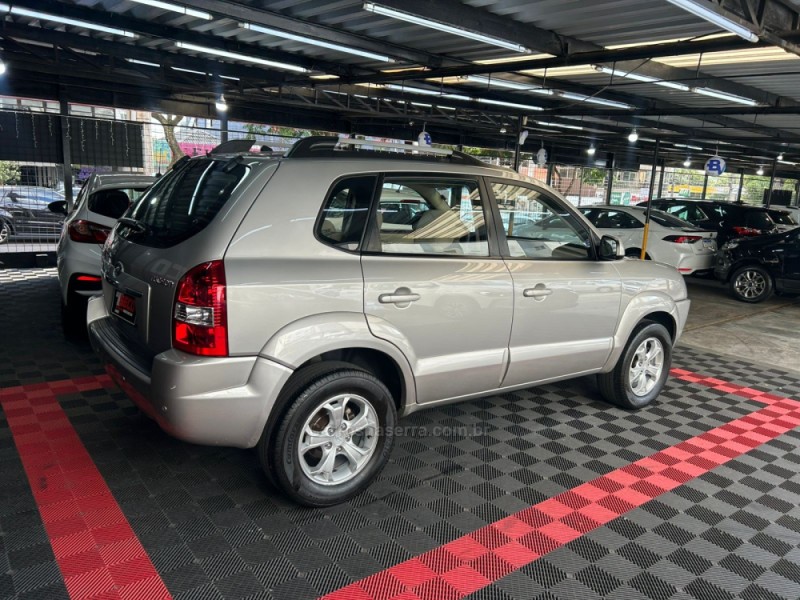 TUCSON 2.0 MPFI GL 16V 142CV 2WD GASOLINA 4P AUTOMÁTICO - 2010 - PASSO FUNDO