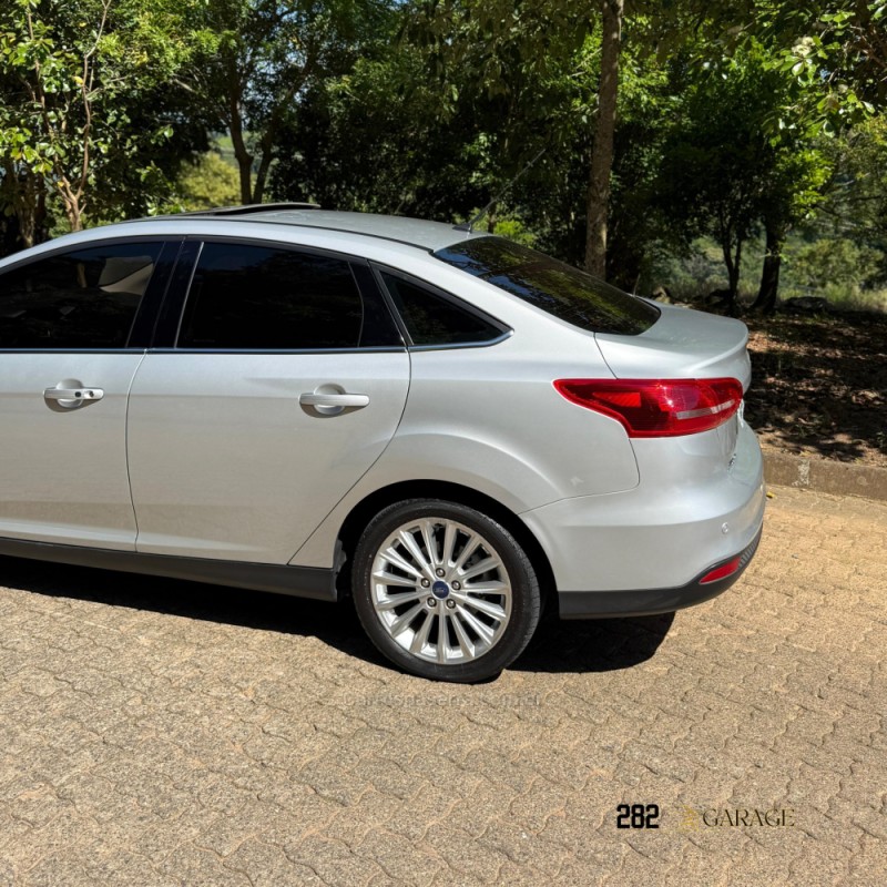 FOCUS 2.0 TITANIUM SEDAN 16V FLEX 4P AUTOMÁTICO - 2017 - FARROUPILHA