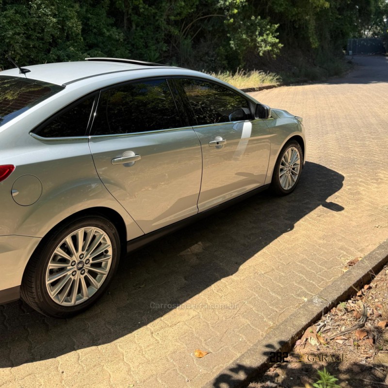 FOCUS 2.0 TITANIUM SEDAN 16V FLEX 4P AUTOMÁTICO - 2017 - FARROUPILHA