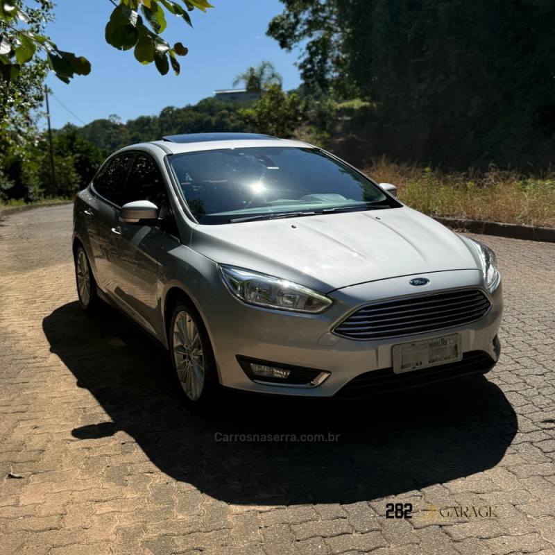 FOCUS 2.0 TITANIUM SEDAN 16V FLEX 4P AUTOMÁTICO - 2017 - FARROUPILHA