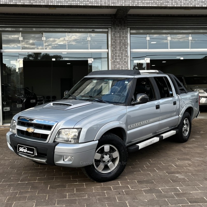 S10 2.4 MPFI EXECUTIVE 4X2 CD 8V FLEX 4P MANUAL - 2011 - VACARIA