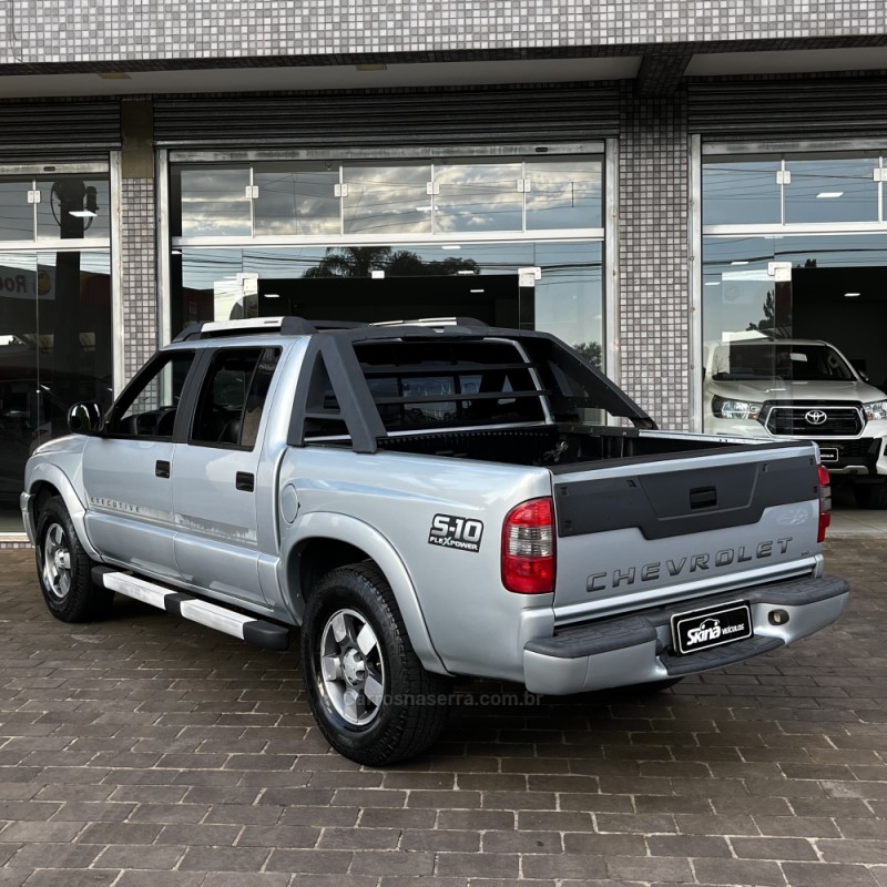 S10 2.4 MPFI EXECUTIVE 4X2 CD 8V FLEX 4P MANUAL - 2011 - VACARIA