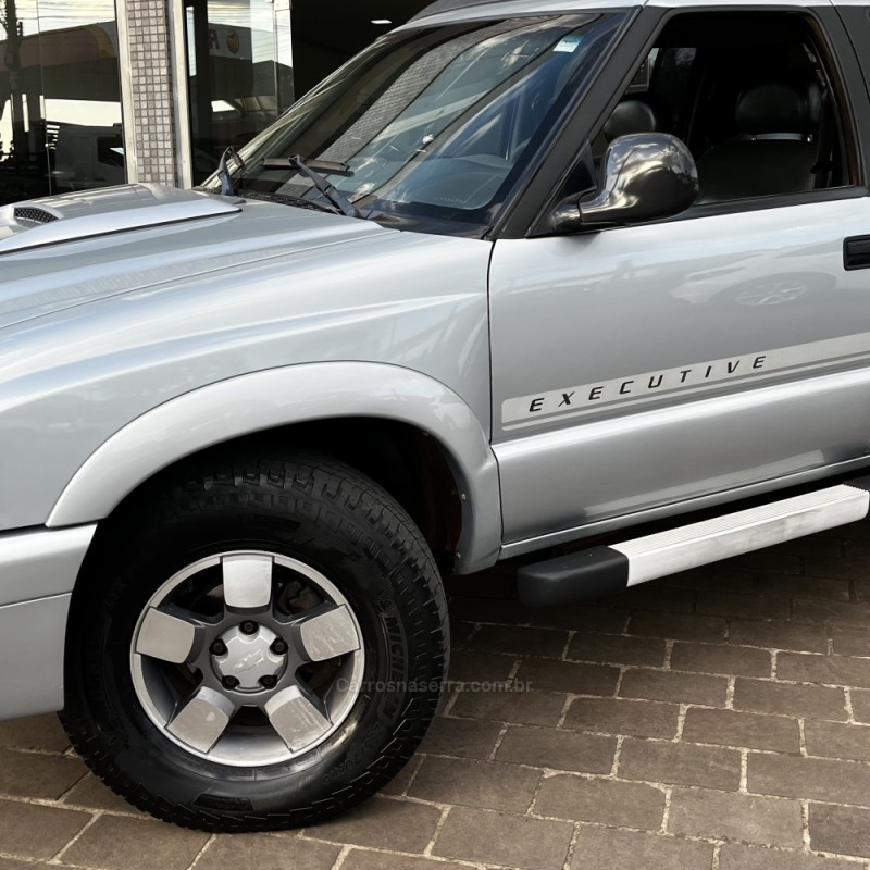 S10 2.4 MPFI EXECUTIVE 4X2 CD 8V FLEX 4P MANUAL - 2011 - VACARIA