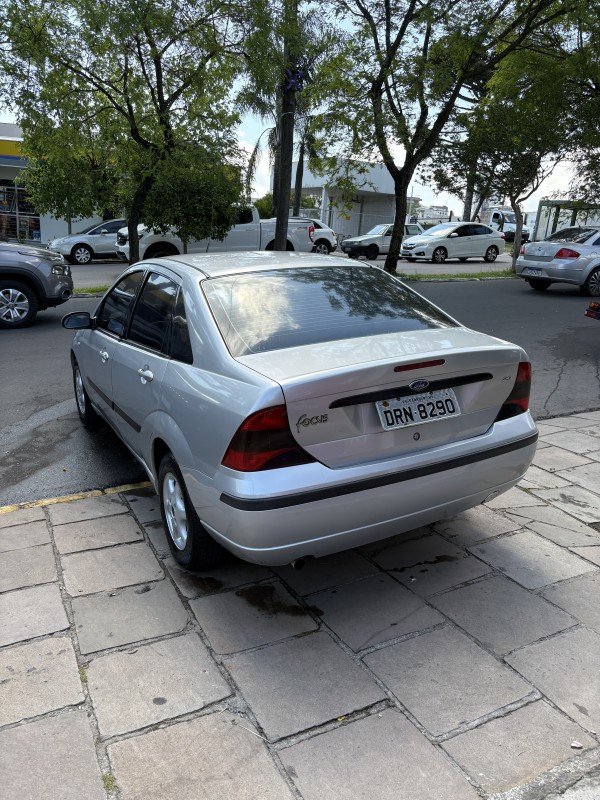 FOCUS 2.0 FC 16V GASOLINA 4P MANUAL - 2005 - FARROUPILHA
