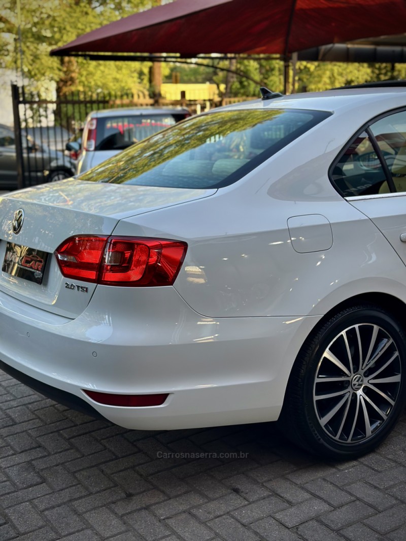JETTA 2.0 TSI HIGHLINE 200CV GASOLINA 4P TIPTRONIC - 2013 - ESTâNCIA VELHA
