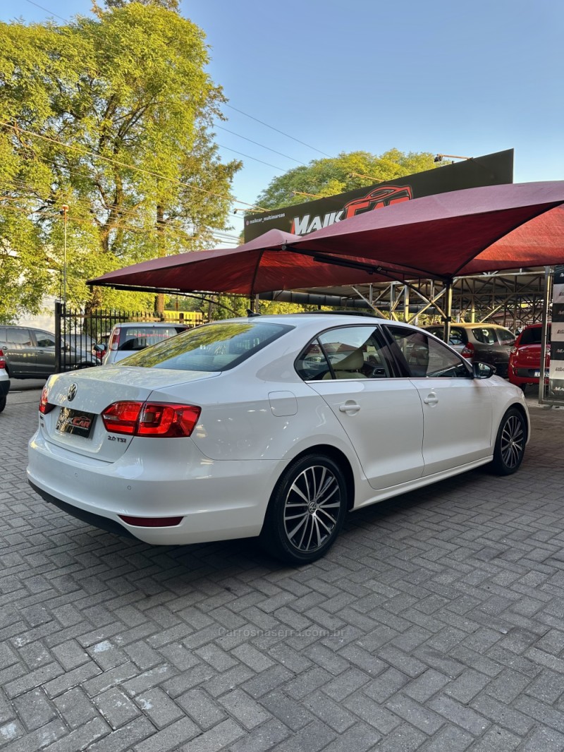 JETTA 2.0 TSI HIGHLINE 200CV GASOLINA 4P TIPTRONIC - 2013 - ESTâNCIA VELHA