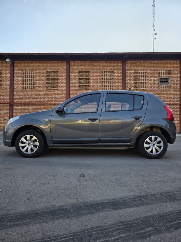 SANDERO  - 2010 - FLORES DA CUNHA