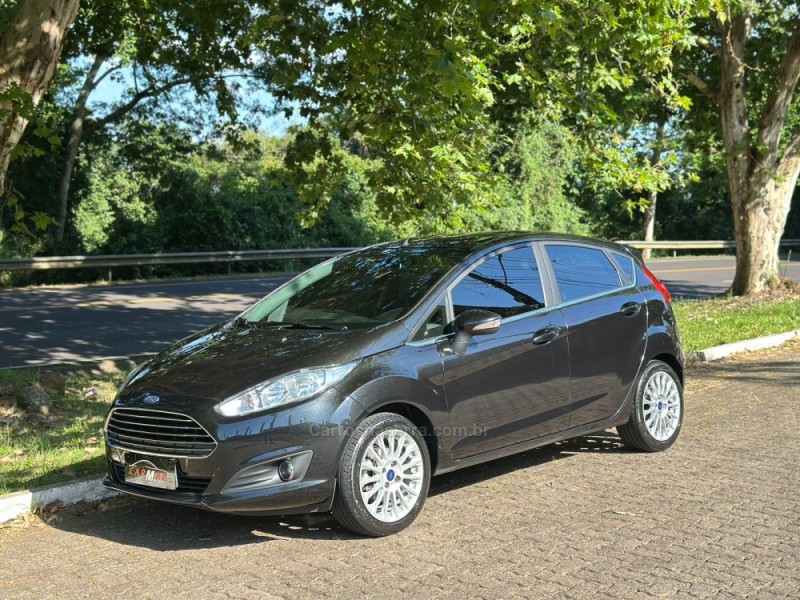 FIESTA 1.6 TITANIUM HATCH 16V FLEX 4P AUTOMÁTICO - 2017 - DOIS IRMãOS