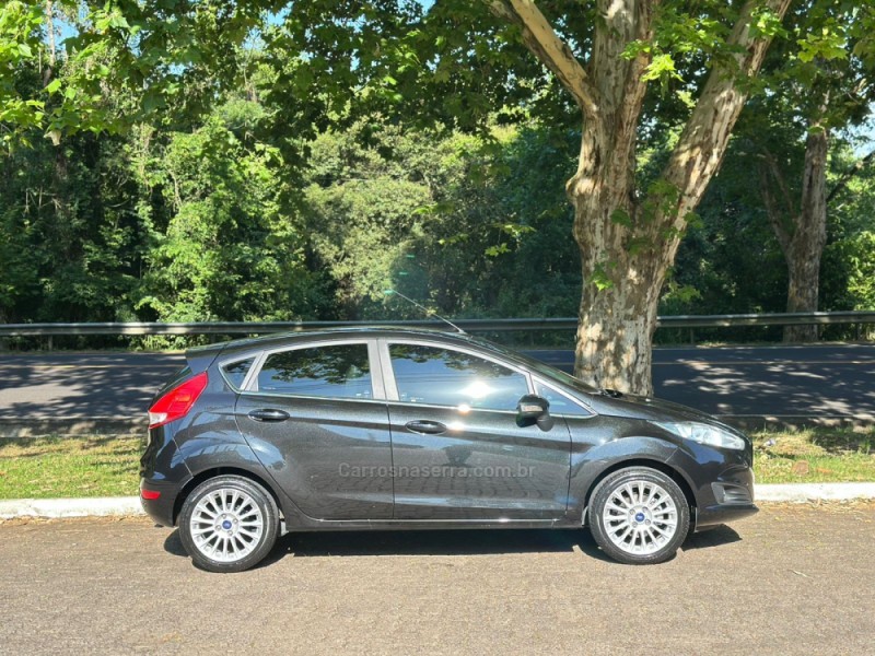 FIESTA 1.6 TITANIUM HATCH 16V FLEX 4P AUTOMÁTICO - 2017 - DOIS IRMãOS